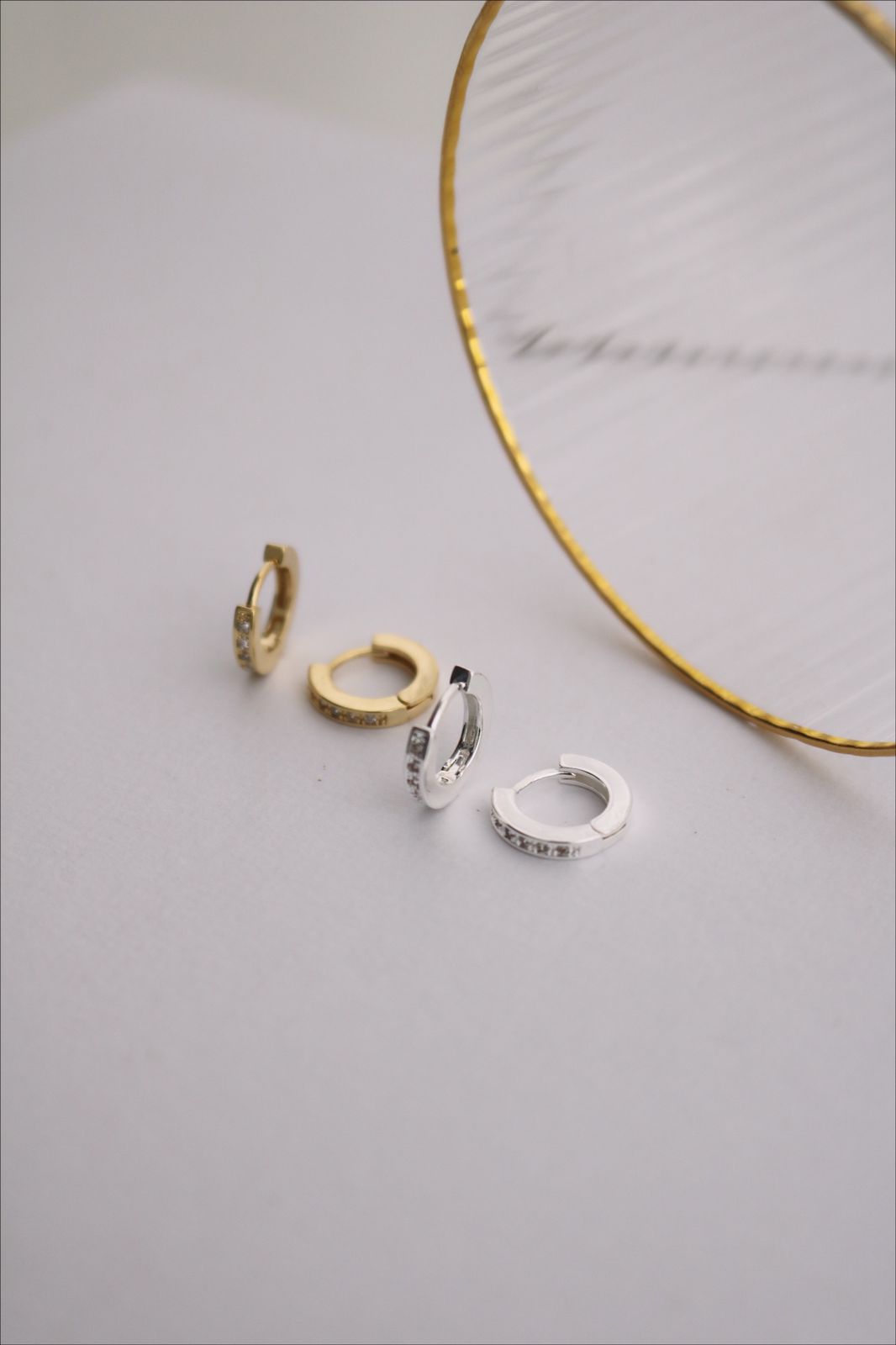 Argola Cravejada Slim