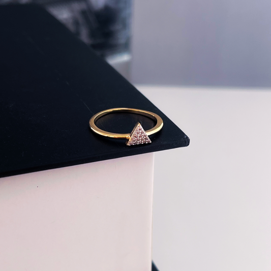 Anel Triângulo cravejado