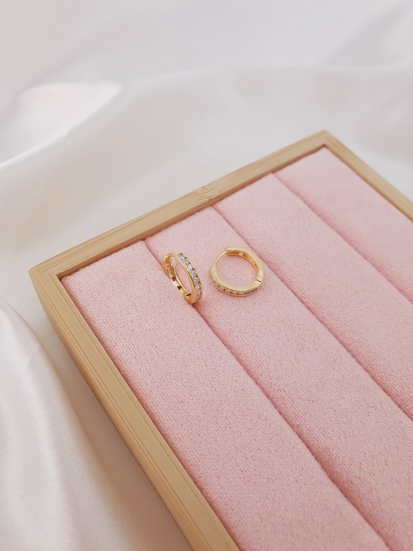 Argola Cravejada Slim