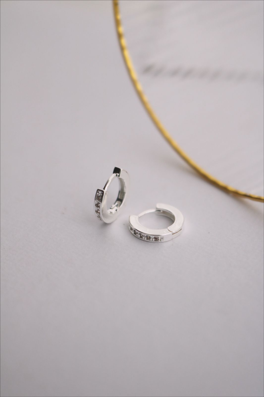 Argola Cravejada Slim