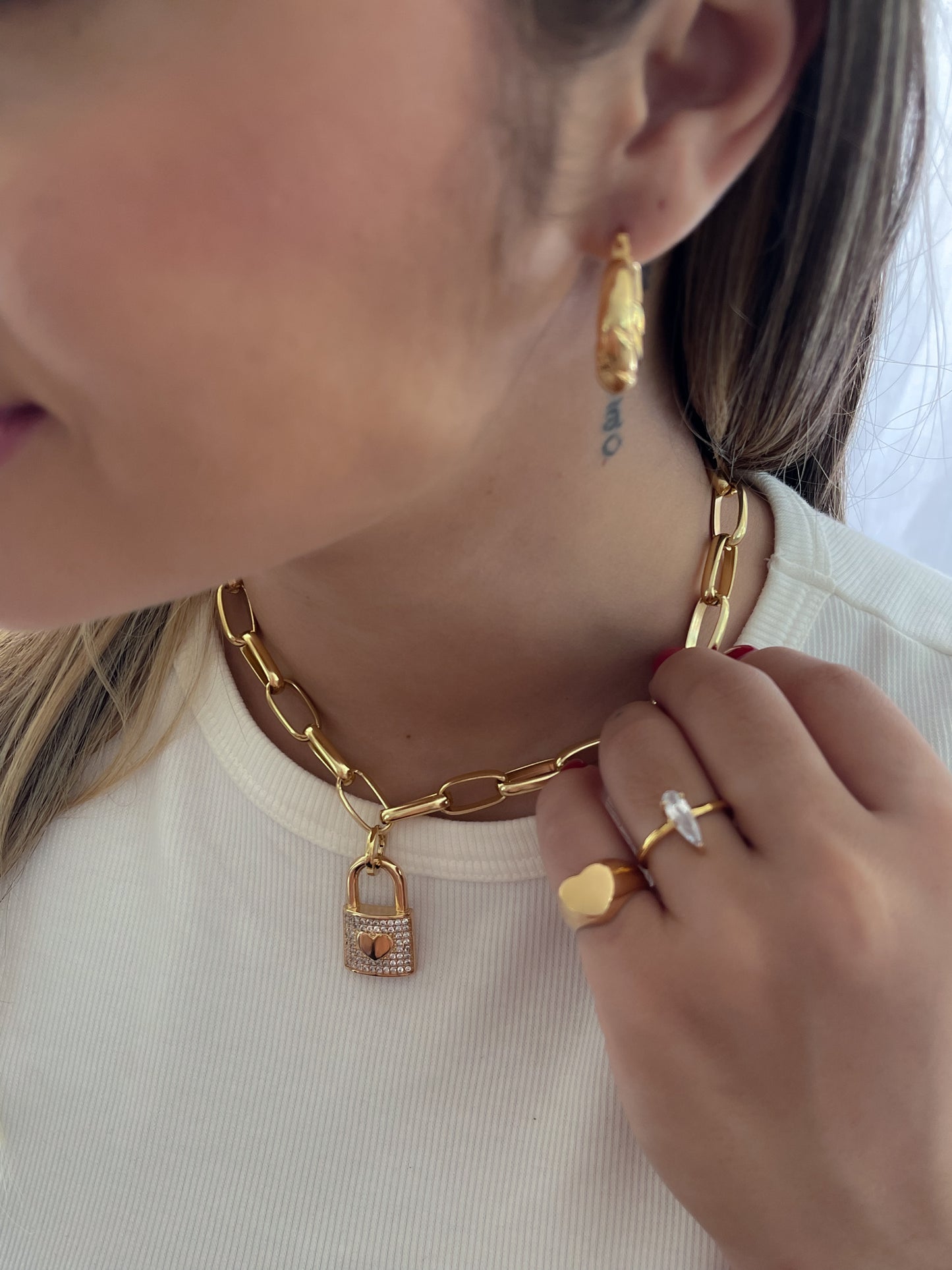 Correntaria elo oval Cartier.