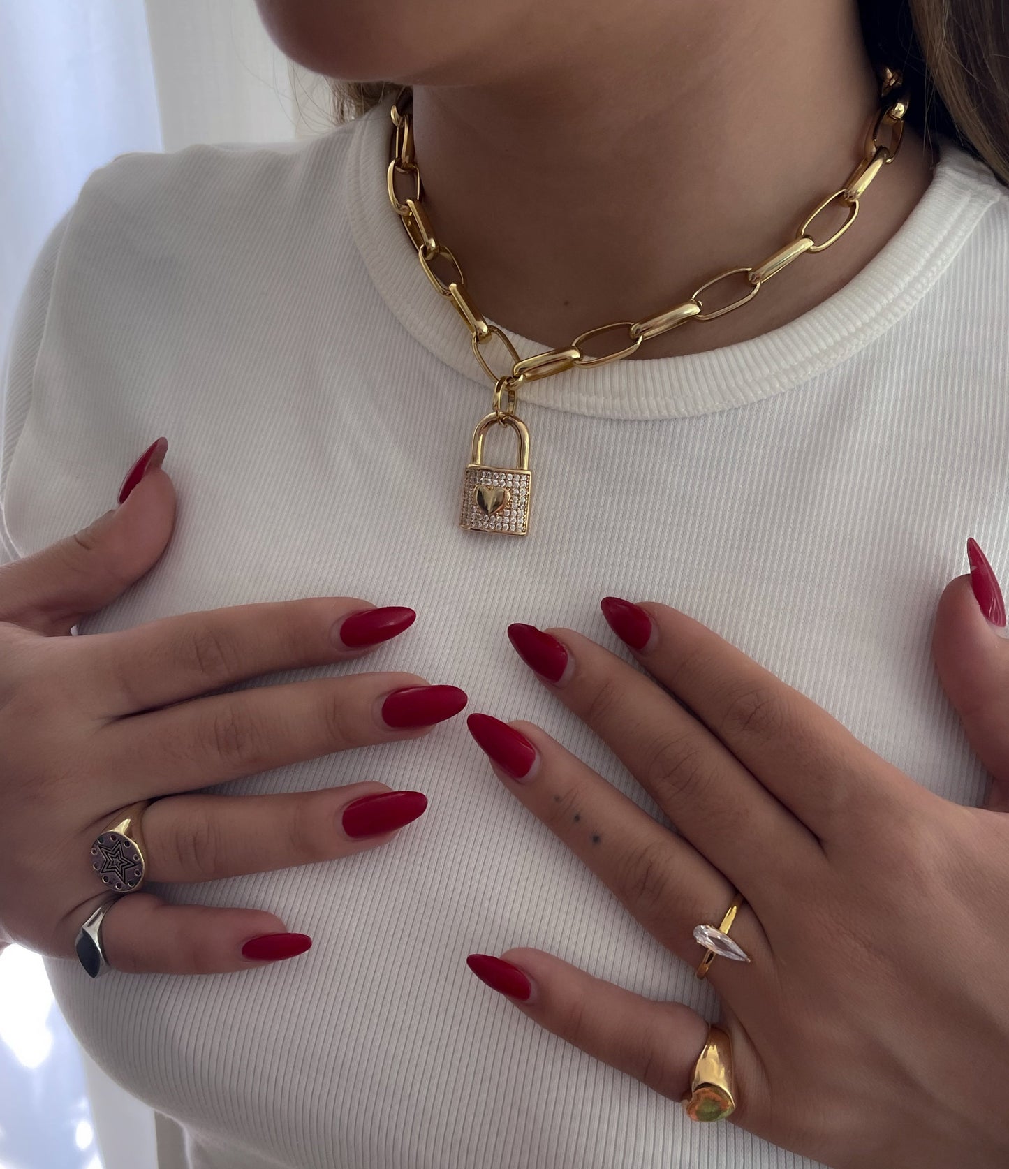 Correntaria elo oval Cartier.